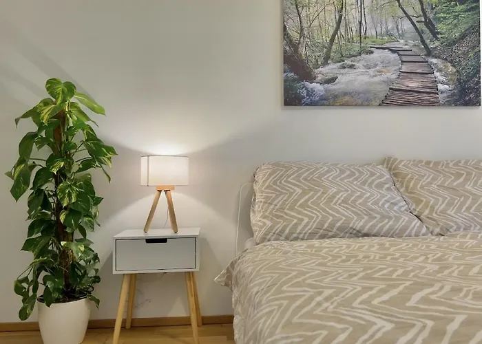 55 M2 Stylish With Balcony & Free Parking דירה