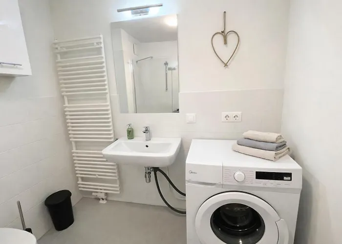 55 M2 Stylish With Balcony & Free Parking *