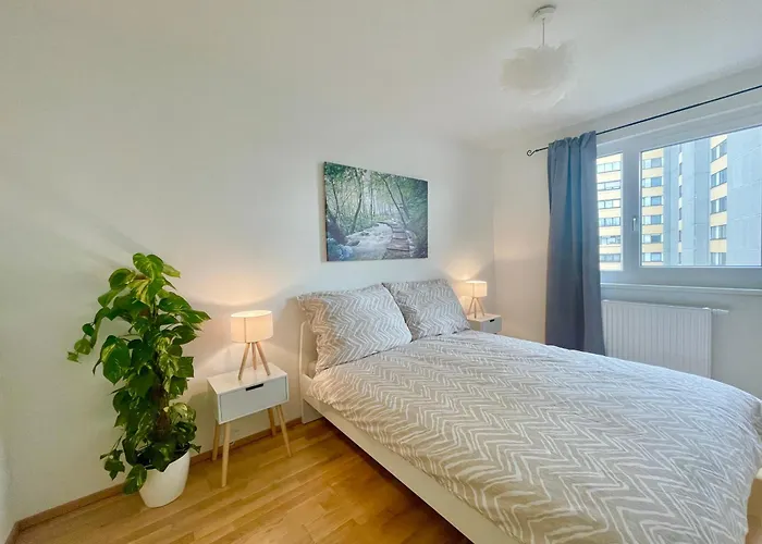 55 M2 Stylish With Balcony & Free Parking
