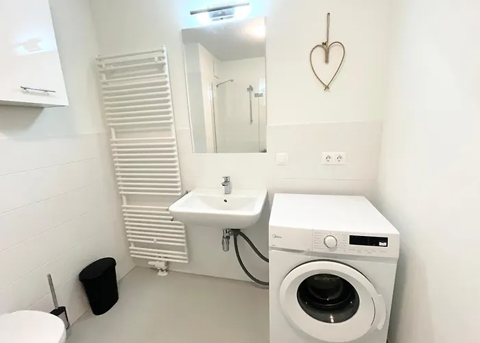 55 M2 Stylish With Balcony & Free Parking