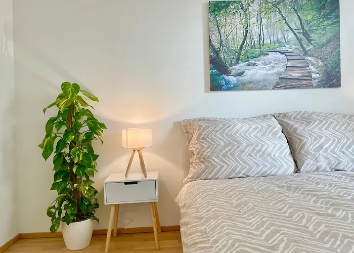 55 M2 Stylish With Balcony & Free Parking